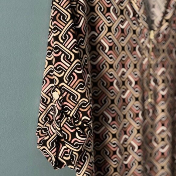 Anne Klein XL Zip Front Black Tan Blouse Geometric Roll Tab V Neck Whimsygoth - Picture 3 of 5